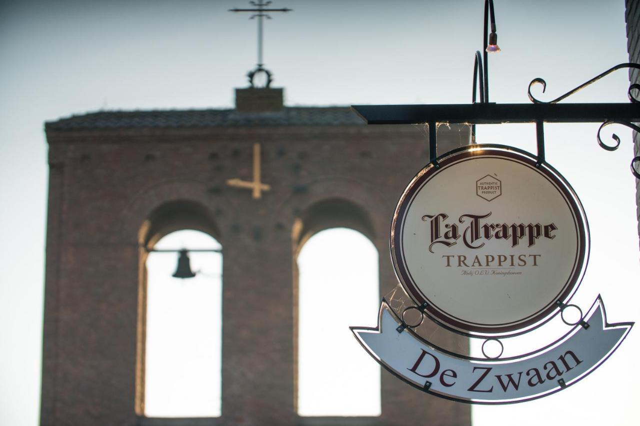 Hotel De Zwaan Schoondijke Bagian luar foto