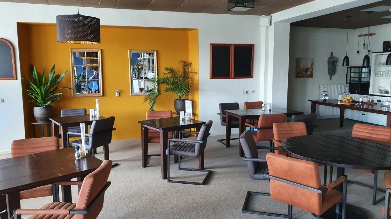 Hotel De Zwaan Schoondijke Bagian luar foto