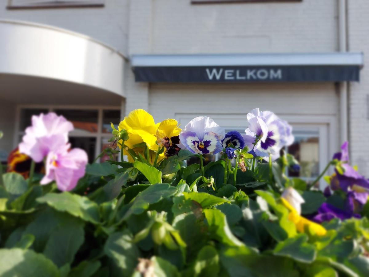 Hotel De Zwaan Schoondijke Bagian luar foto