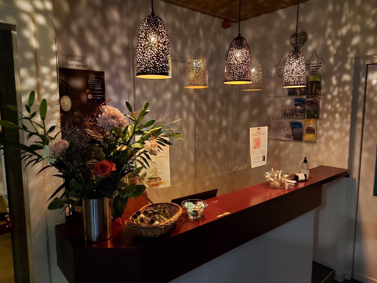 Hotel De Zwaan Schoondijke Bagian luar foto
