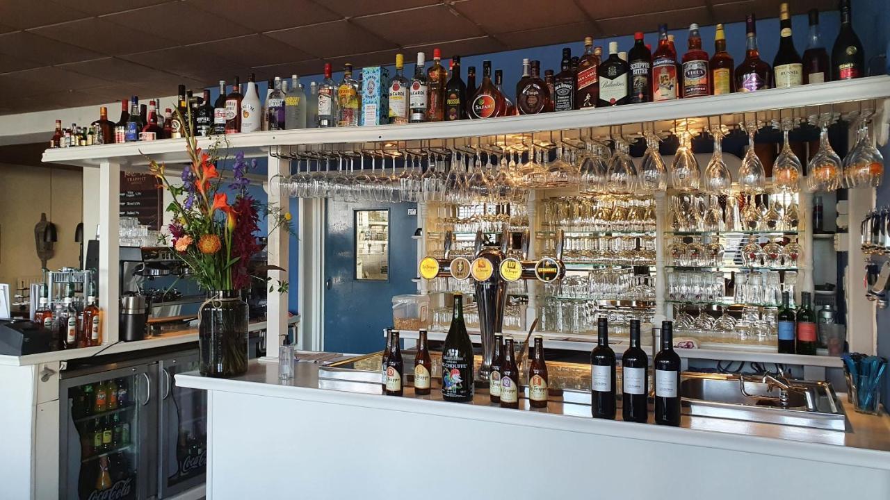 Hotel De Zwaan Schoondijke Bagian luar foto