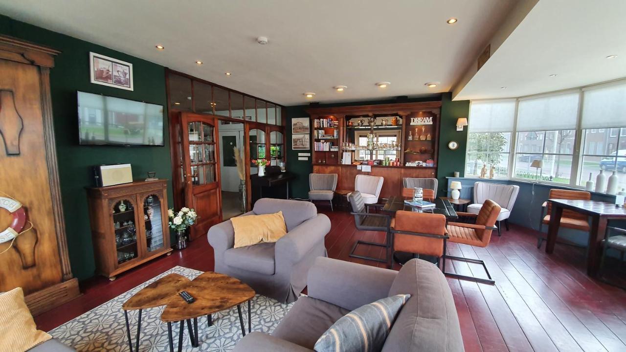 Hotel De Zwaan Schoondijke Bagian luar foto