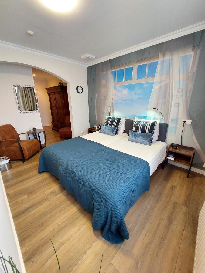 Hotel De Zwaan Schoondijke Bagian luar foto
