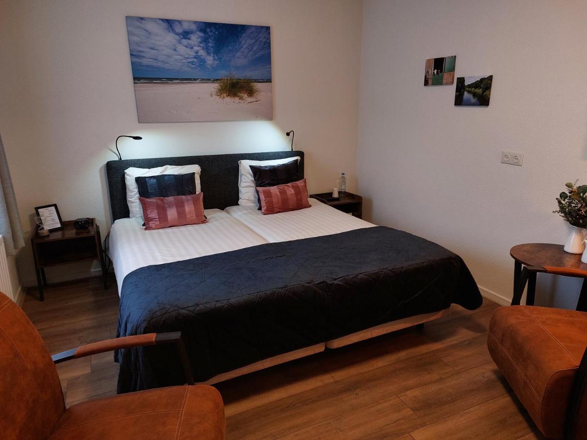 Hotel De Zwaan Schoondijke Bagian luar foto