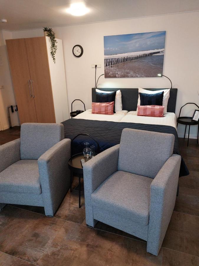 Hotel De Zwaan Schoondijke Bagian luar foto