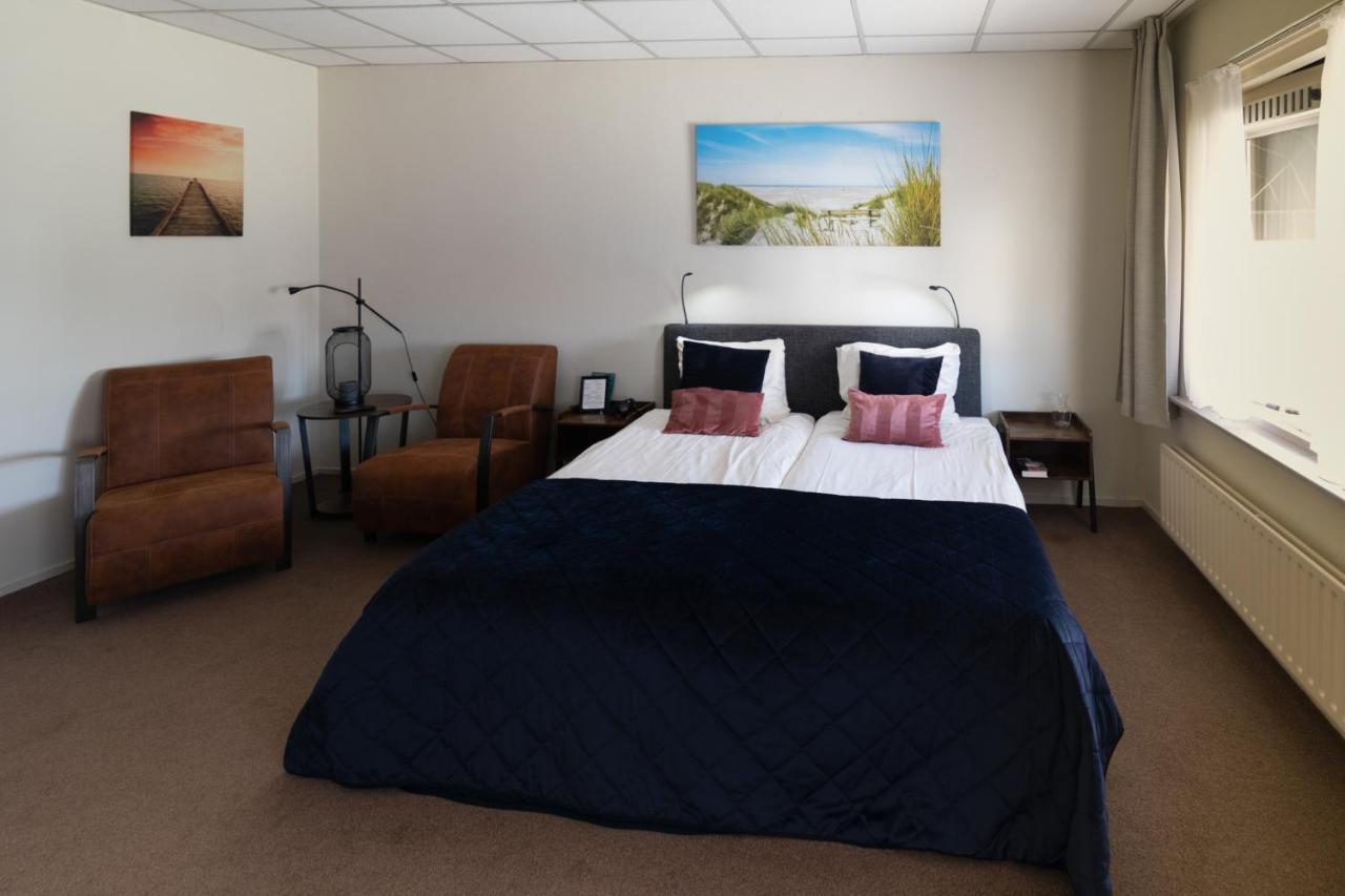Hotel De Zwaan Schoondijke Bagian luar foto