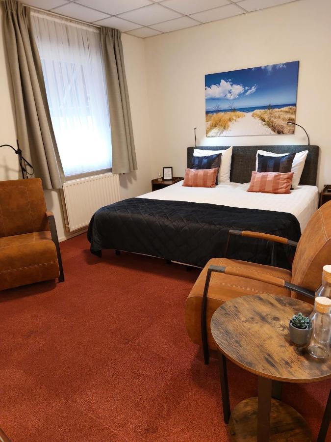Hotel De Zwaan Schoondijke Bagian luar foto